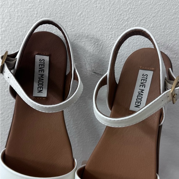 Steve Madden White and Brown Women's 6.5 Sandals - Picture 2 of 4